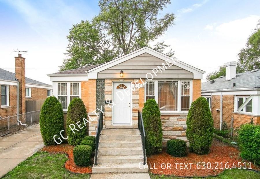 Primary Photo - ***DETACHED BRICK RANCH / 3 BDRM / 2 BTH /...