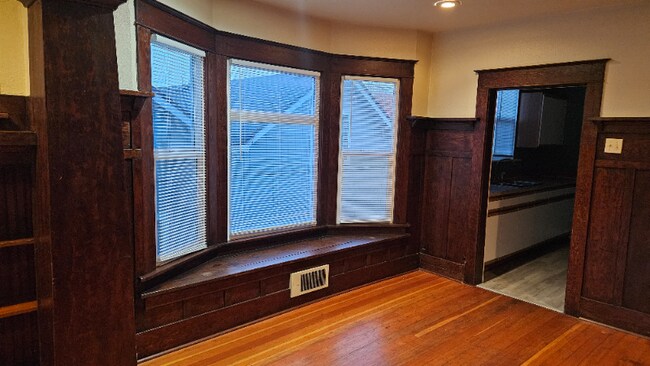 Foto del edificio - 805 S Ainsworth Ave