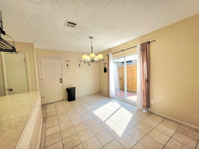 Building Photo - 6610 Northleaf Dr