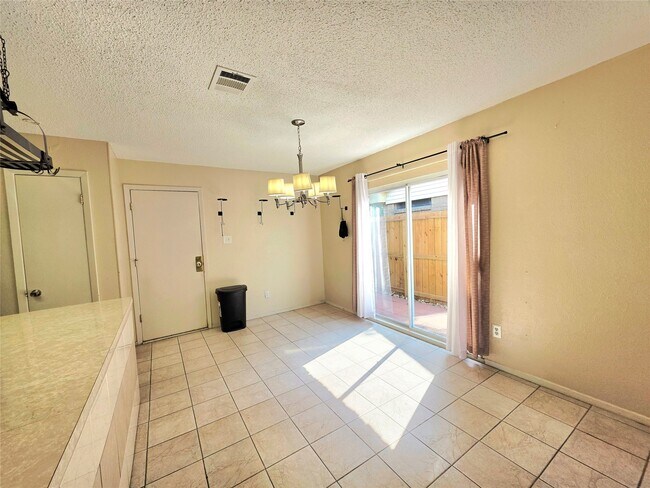 Foto del edificio - 6610 Northleaf Dr