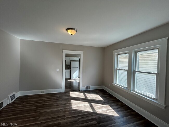 Building Photo - 3327 W 88th St