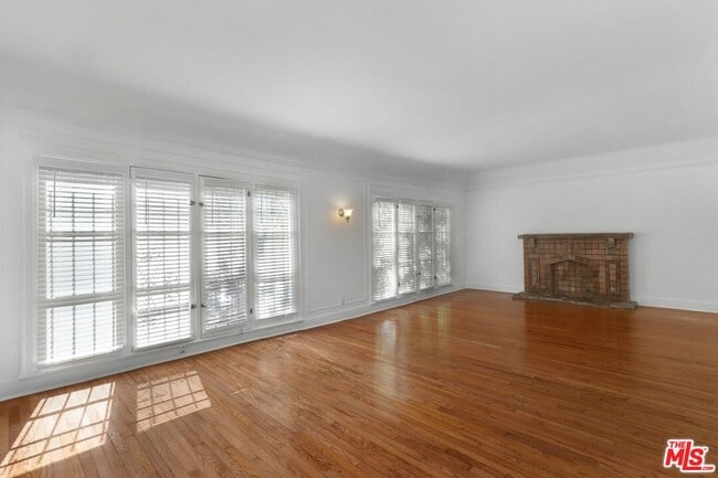 Foto del edificio - 175 N Sycamore Ave