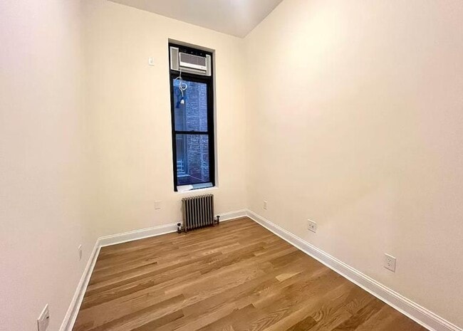 Building Photo - 130 E 29th St