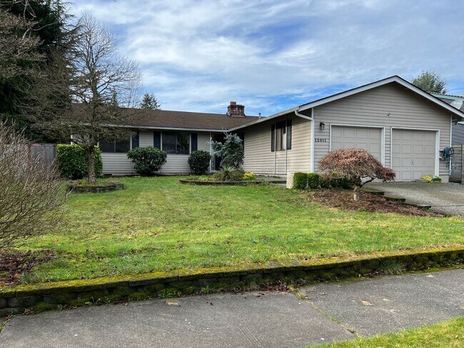 Building Photo - Charming 3-bedroom, 1.75-bathroom home loc...