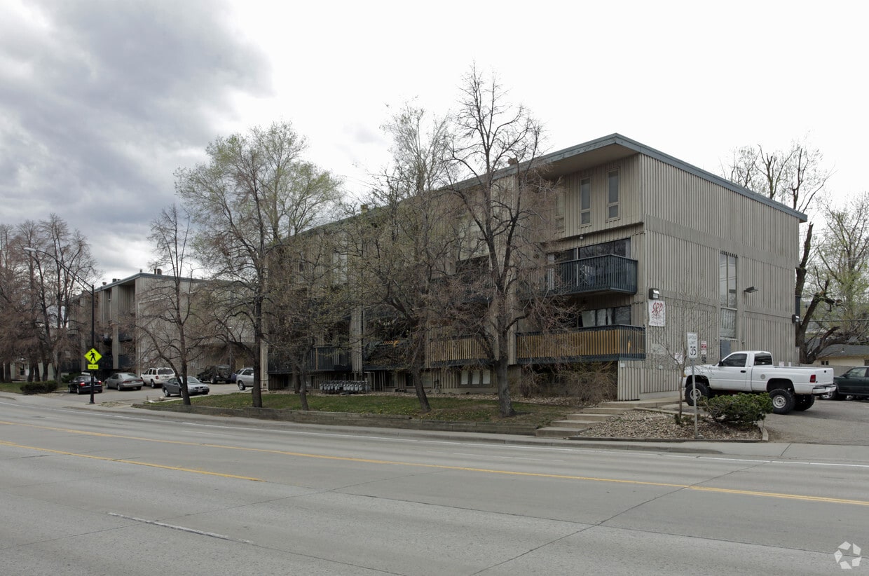 Dakotas Apartments - Dakotas Apartments