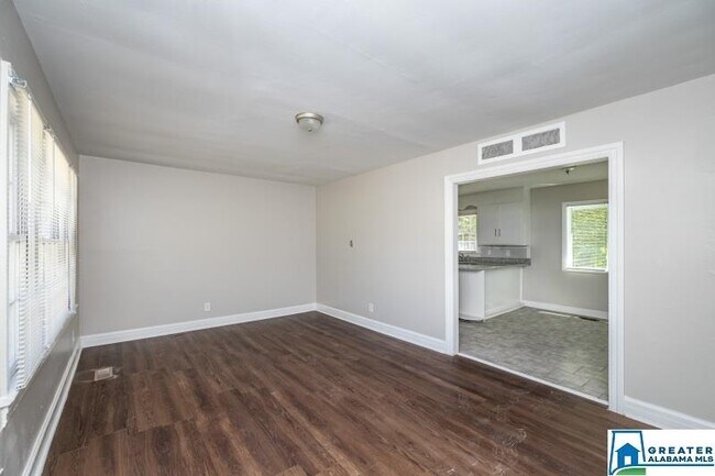 Building Photo - 211 20th Ave