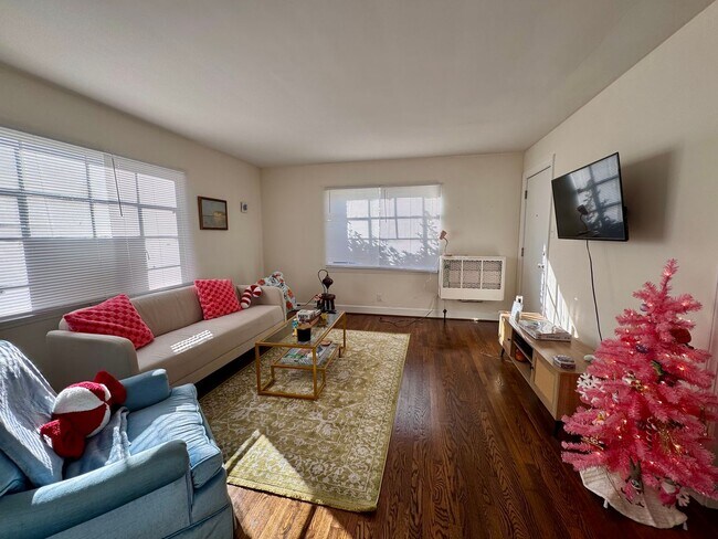 Foto del edificio - Renovated 2BDR Apartment at great location!