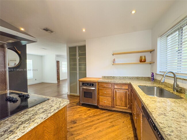 Foto del edificio - 400 NE 86th St