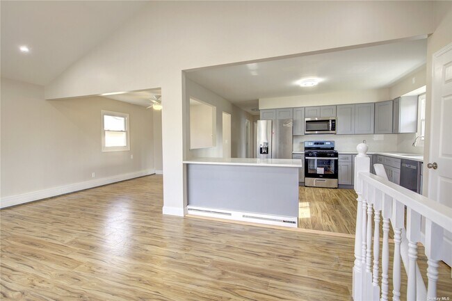 Building Photo - 207 Catherine Ave
