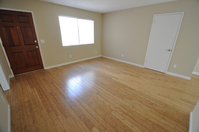 Building Photo - 12338 Oxnard St
