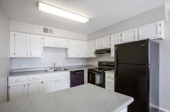 2 Bed 1 Bath - 895 sqft - Kitchen - The Heights at Tramway