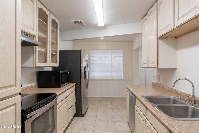 Foto del edificio - 1335 E Broadway Rd