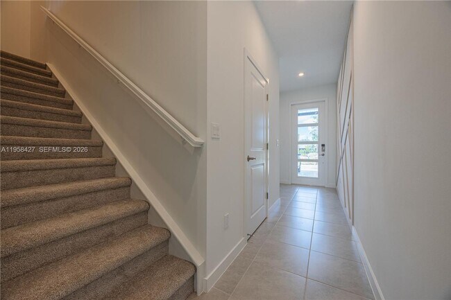 Foto del edificio - 7040 Channing Ave