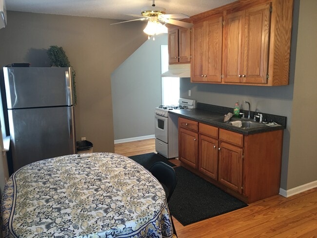 Foto del edificio - 1929 Leander Dr