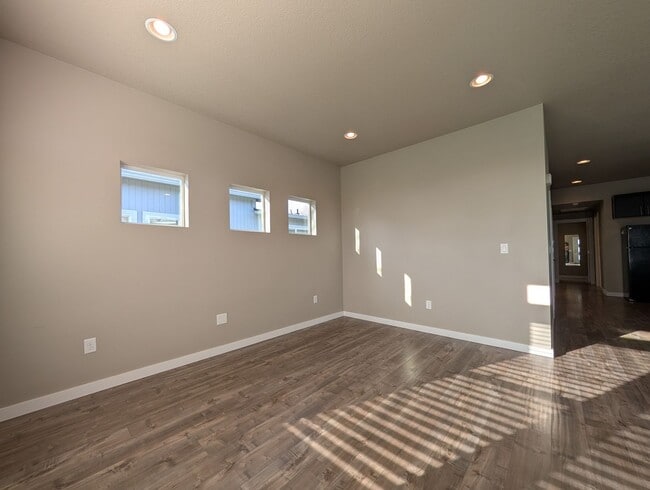 Building Photo - Beautiful 3-Bedroom, 2-Bath Home ~ Landscaping Included!