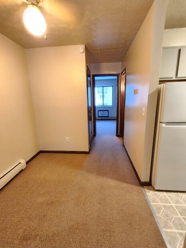 Foto del edificio - One Bedroom For Rent on Hancock