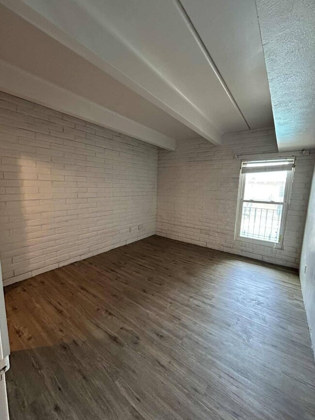 Foto del edificio - 500 NE 15th St