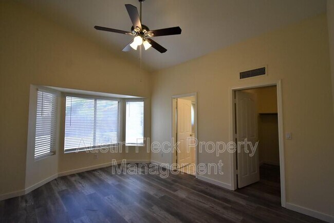 Building Photo - 1283 W Yvonne Ln