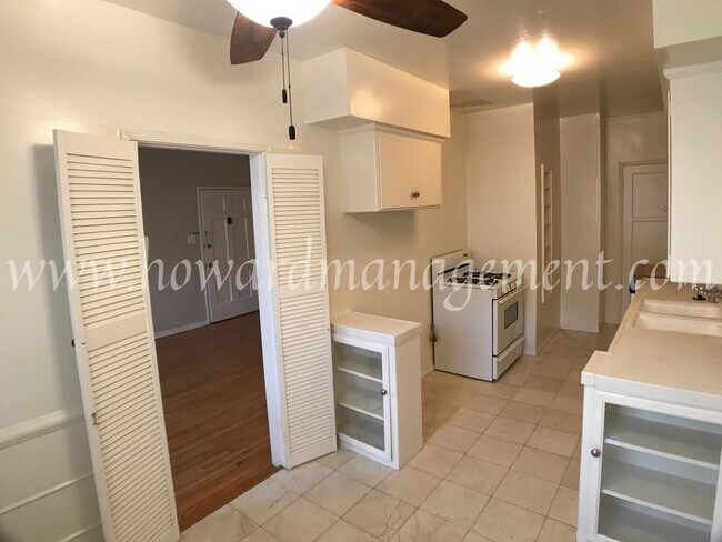 Building Photo - 9008 Burton Way