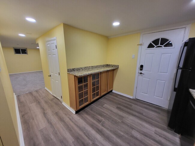Building Photo - 409 S George Mason Dr
