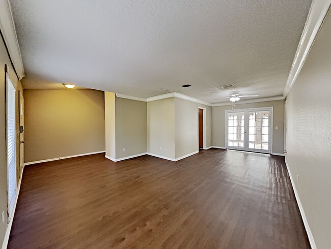 Building Photo - 14902 Pelican Point