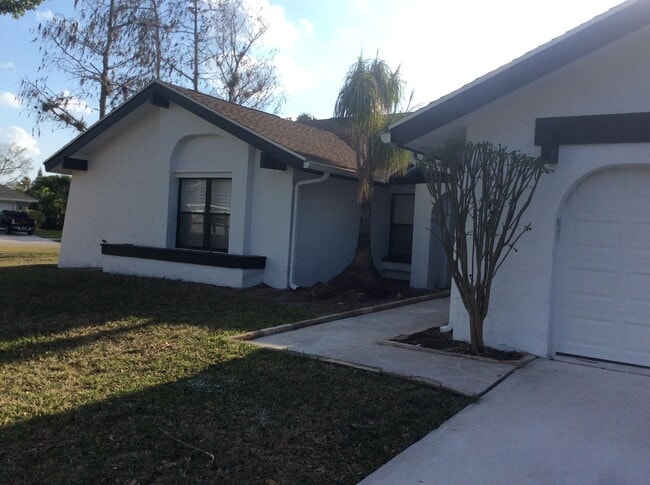 Building Photo - 12305 Sawgrass Ct