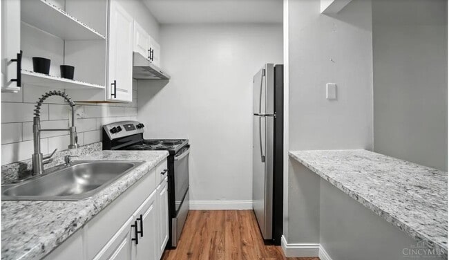 Building Photo - 506 Main St