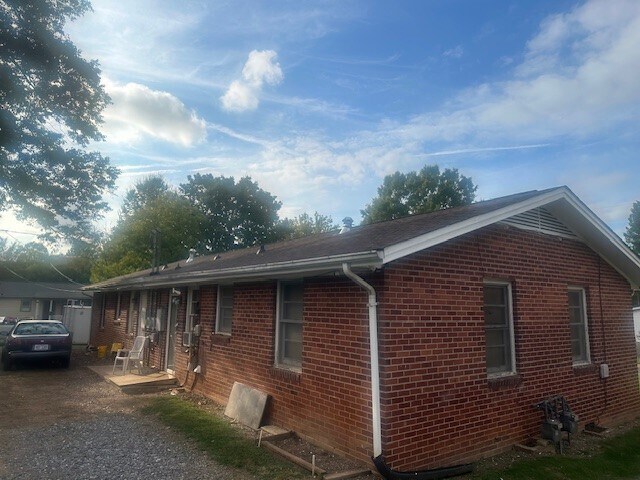 Atrás - 1817 1st Avenue Pl NW