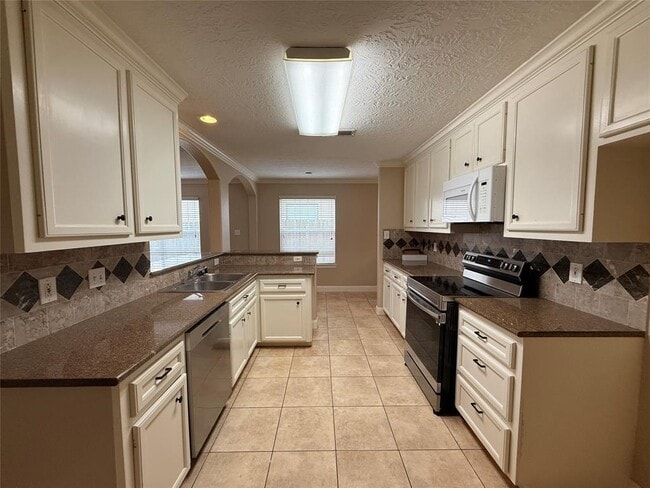 Building Photo - 18421 Sunrise Oaks Ct