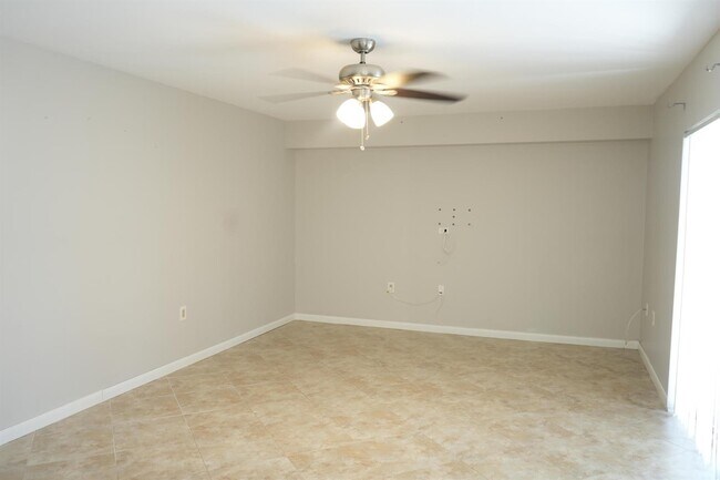 Building Photo - 627 Buttonwood Ln