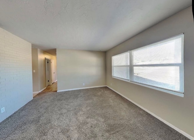 Building Photo - 1265 Stratford Dr