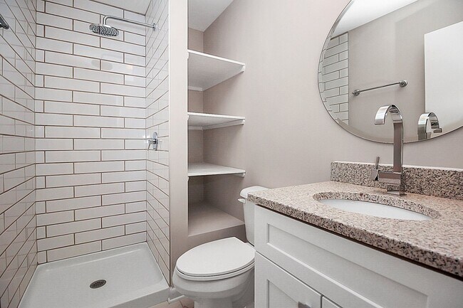 Foto del edificio - Modern NoDa Duplex Available Today! 50% of...