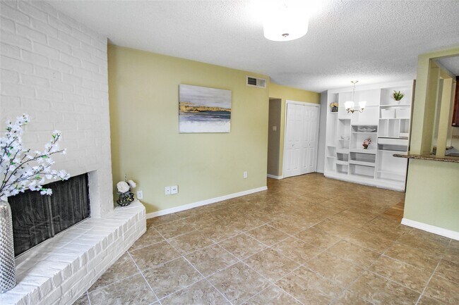 Building Photo - 2800 Jeanetta St