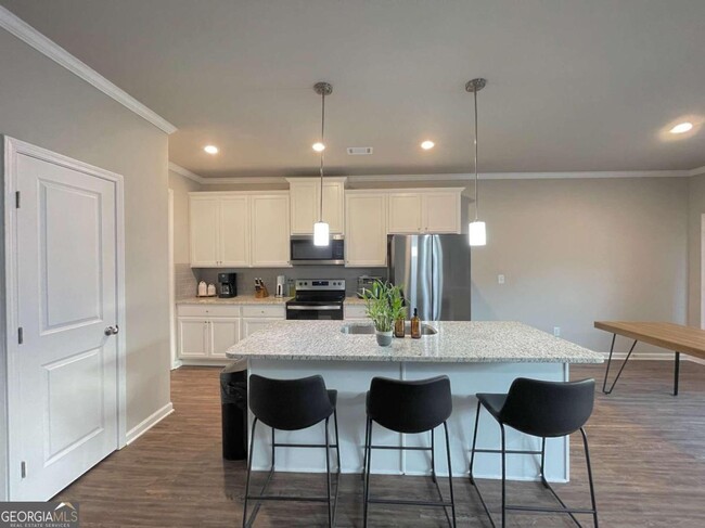 Building Photo - 5032 Silver Fox Trl