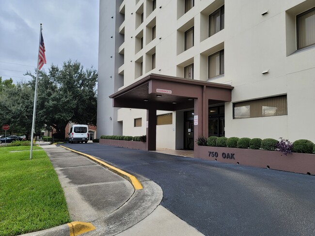 Building Photo - Riverside Park Apartments