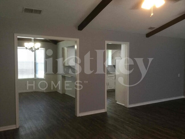Building Photo - 419 Buckingham Pl