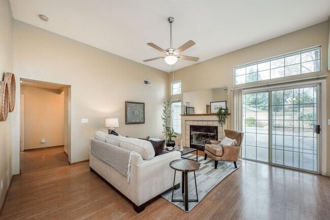 Building Photo - Spacious 5 Bedroom Clovis Home