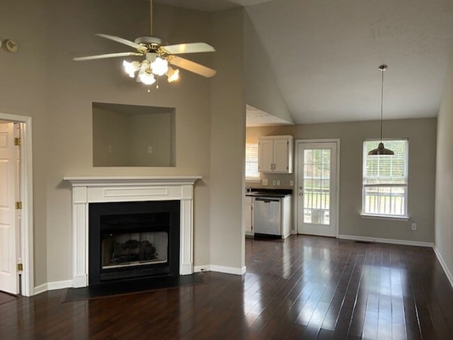 Foto del edificio - Single Family Home just 20 mins from Downtown Nashville!