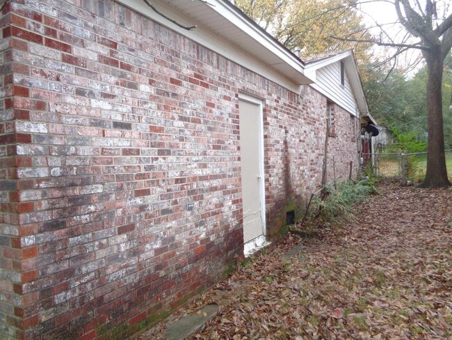 Building Photo - 9209 Clover Hl Rd