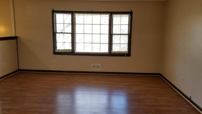 Foto del edificio - 8472 Sheridan Dr