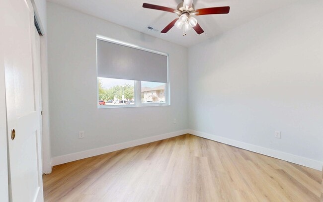 Interior Photo - 2414 N Neil