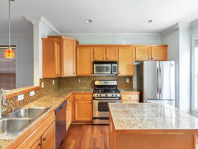 Building Photo - 3214 Greenwood Oak Dr