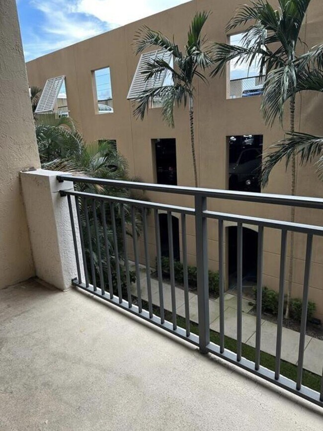 Foto del edificio - 616 Clearwater Park Rd