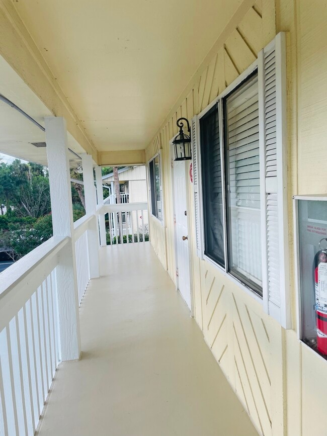 Building Photo - 4613 Bayshore Dr