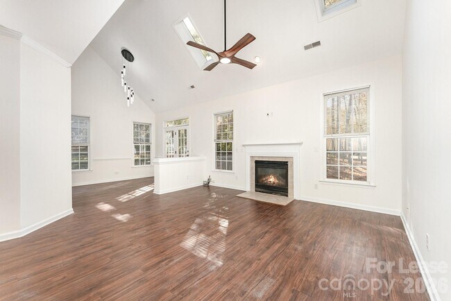 Foto del edificio - 10010 Gladwick Ct