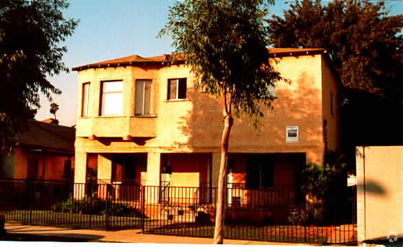 Primary Photo - 1304 W Colegrove Ave
