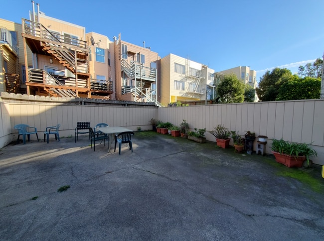 Building Photo - 1242 20th Ave