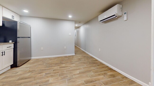 Foto del edificio - 5618 Elmwood Ave