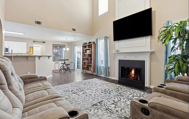 Foto del edificio - Close to Parks, Shops & Schools — Live Where Convenience Matters