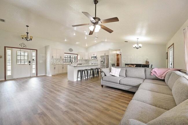 Building Photo - 18080 Sycamore Dr W